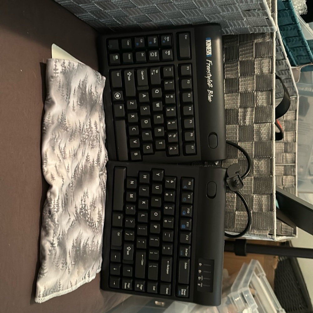 Bluetooth Kinesis Freestyle2 Ergo Keyboard with Tenting Capacity